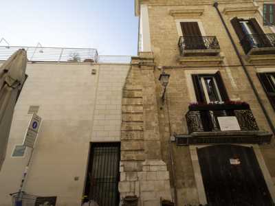 Dell�originaria struttura restano le pietre basamentali delle arcate e un�intera lesena ben riconoscibile nell�adiacente strada Vallisa